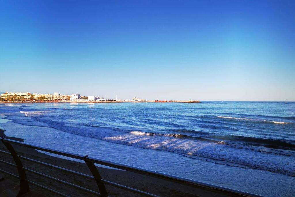Beautiful Sea Views Cozy Apartment 350 M From Beach Беналмадена Екстериор снимка